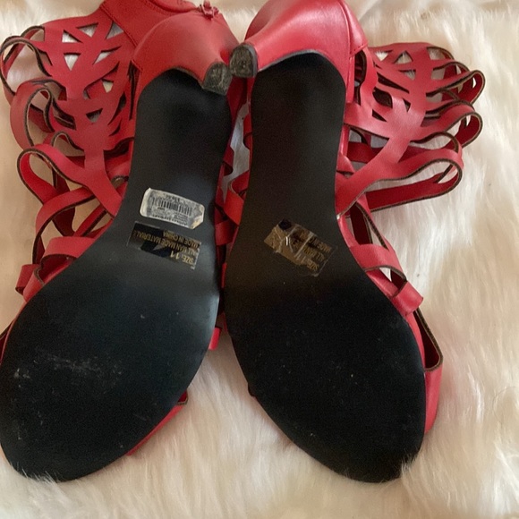 Red heels - Picture 3 of 5